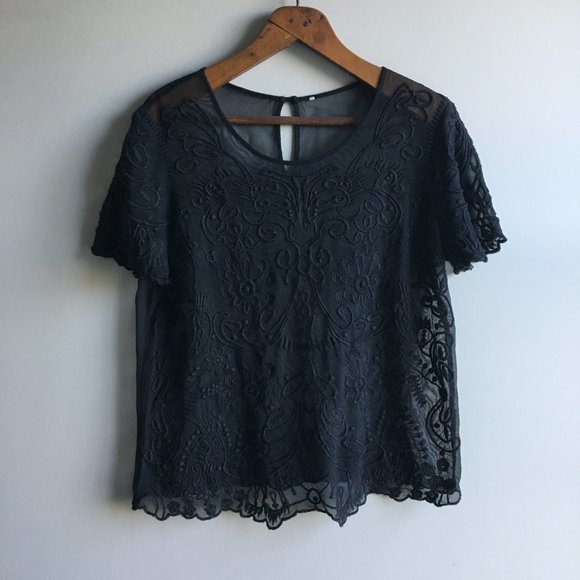 ⚪ 3/$15 Sheer black embroidered short sleeved blouse - Picture 4 of 13